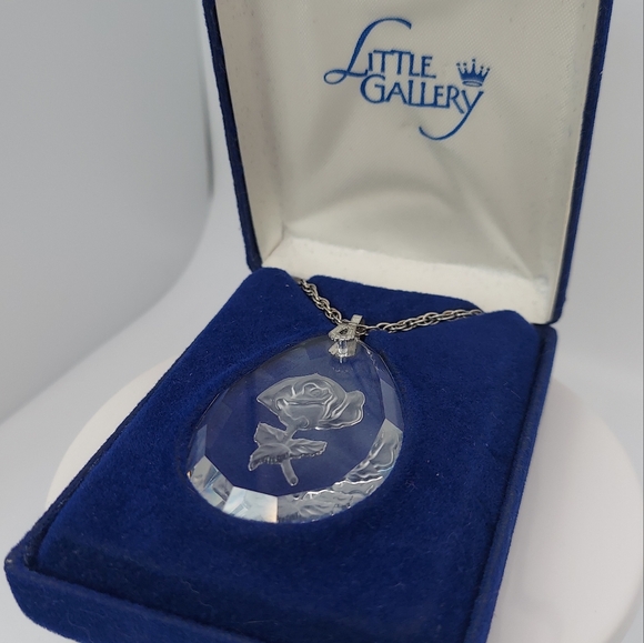 Vintage Little Gallery-Hallmark artists. Austria Crystal Teardrop Pendant&Chain. - Picture 2 of 12